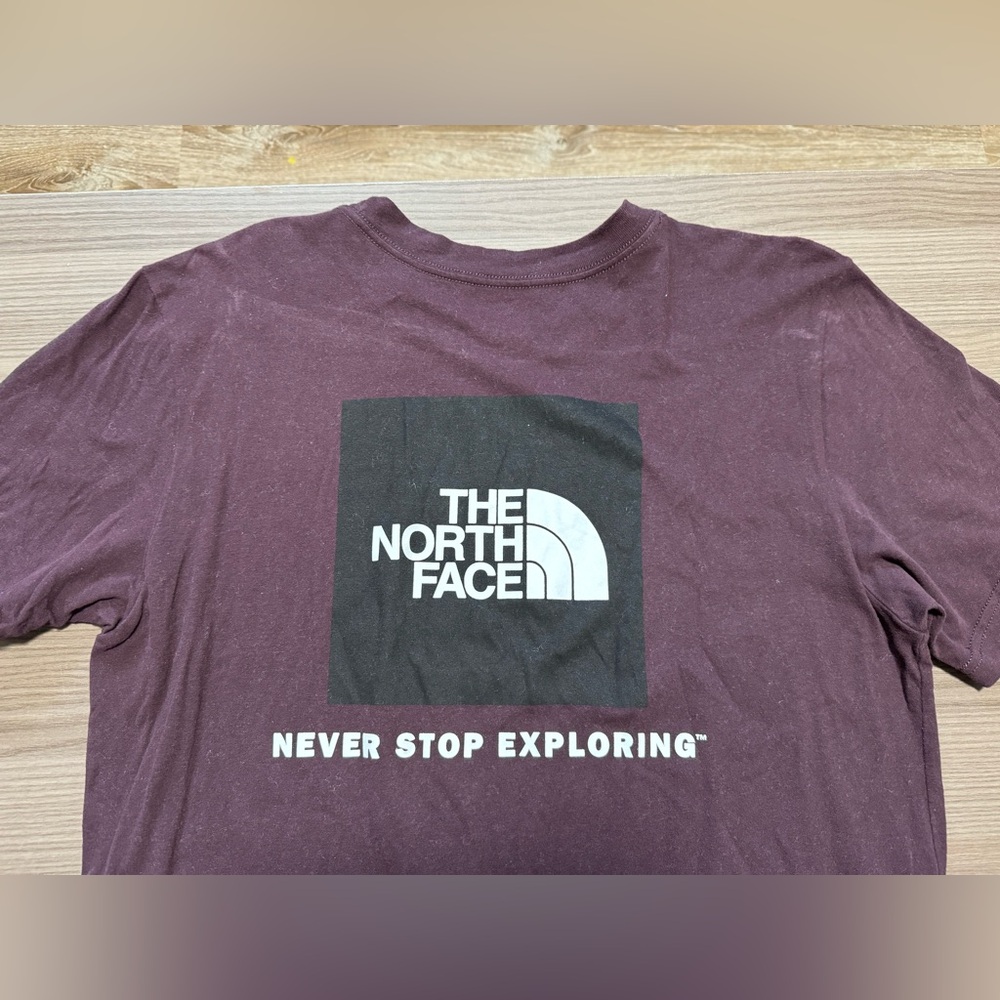 Dark red shirt The north face medium size shirt